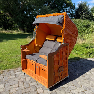 Strandkorb Sonnenpartner Modell Classic PE orange im Freien, Dessin Panama Schwarz, ideal zum Entspannen.