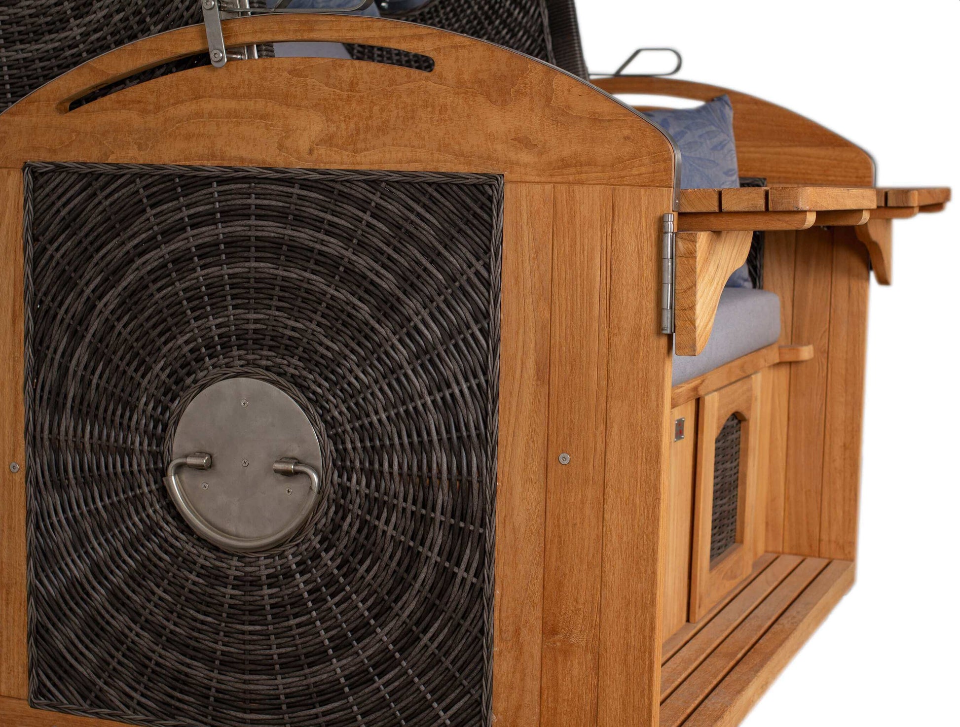 Strandkorb deVries Sailor PURE Teak XL PE stone-grey Seitenansicht mit Bullauge und geflochtenem Korpus im Dessin 253
