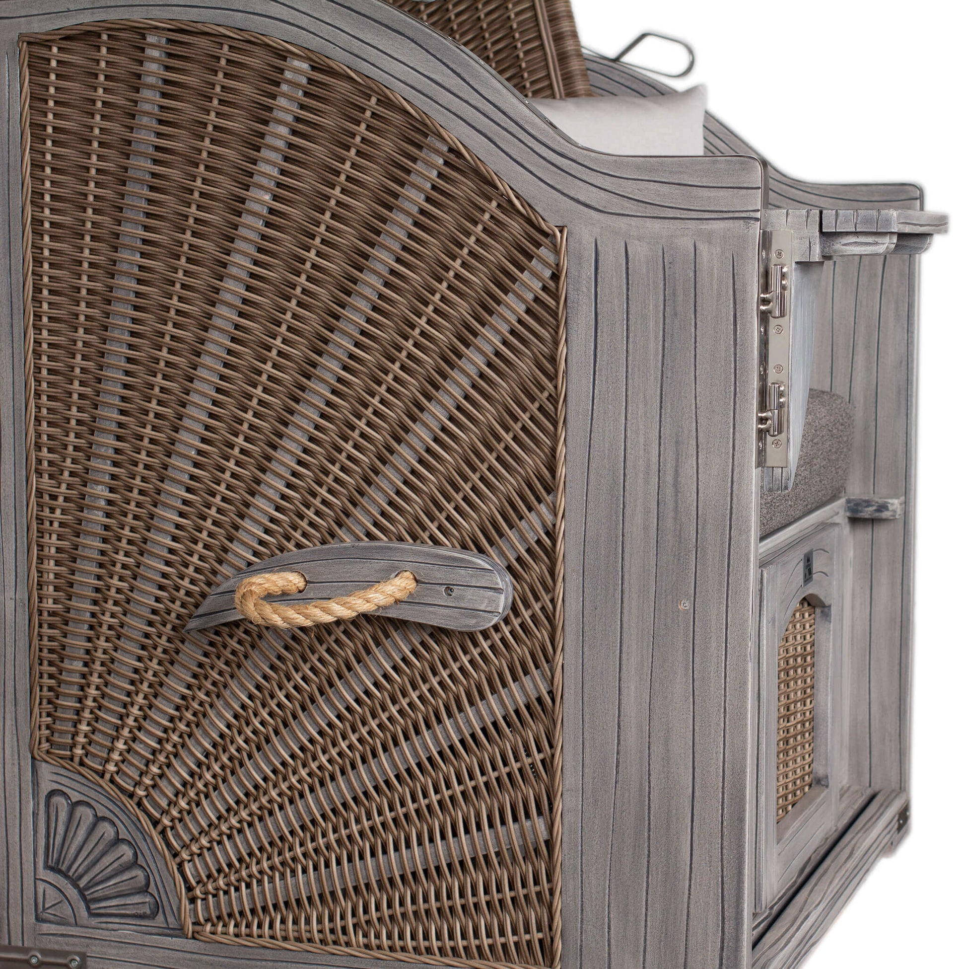 Strandkorb deVries PURE Seemöwe Vintage PE white kubu Seitenansicht aus Mahagoniholz grey washed mit Geflecht und Tragegriff