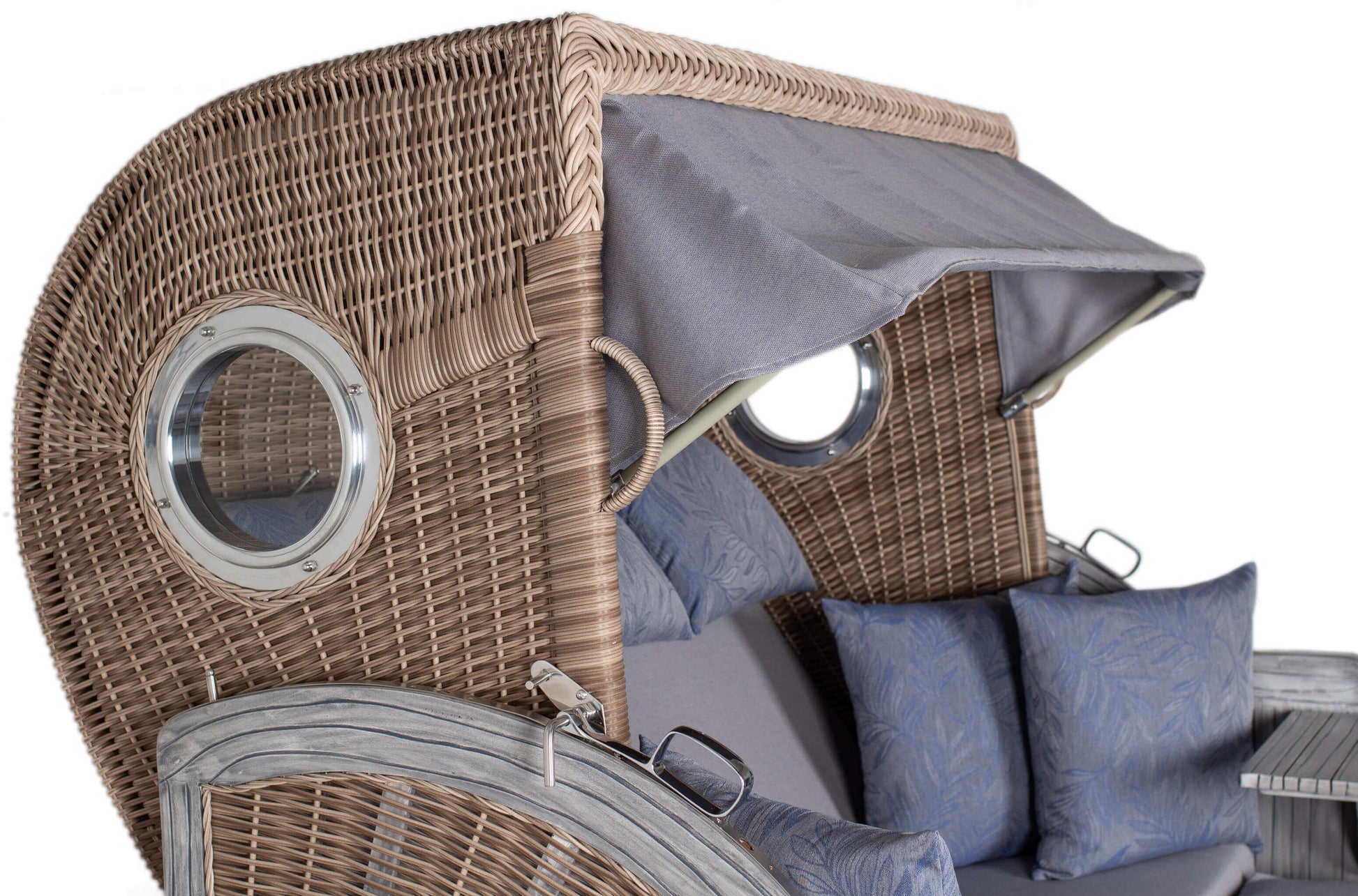 Strandkorb deVries PURE Seemöwe Vintage PE white kubu mit Bullaugen und grauen Kissen, Detailansicht der Seitenteile