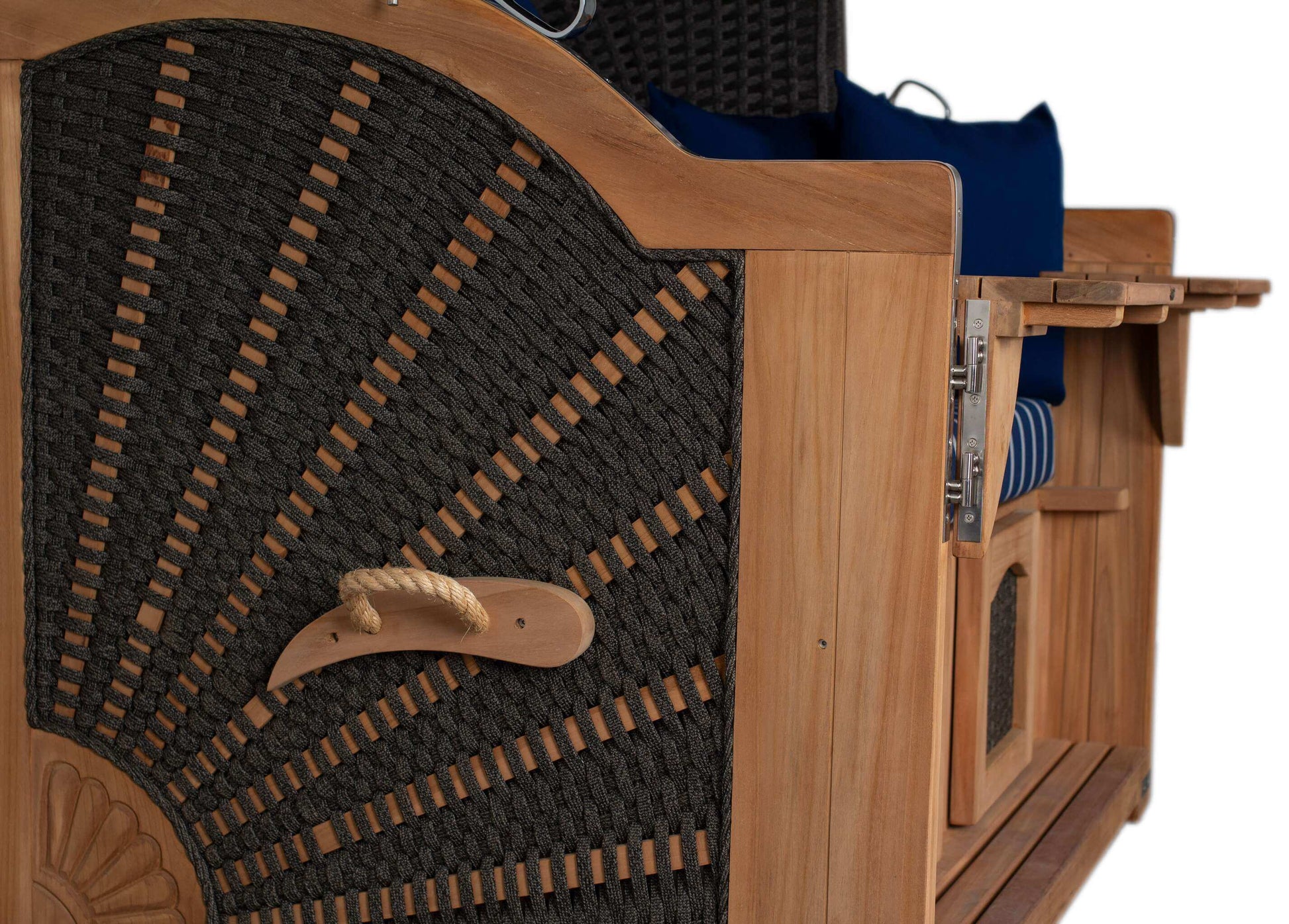 Strandkorb deVries Aruba XL Rope anthrazit Seitenansicht mit Kordel-Geflecht und blau-weißem Polster, Detail aus Teakholz