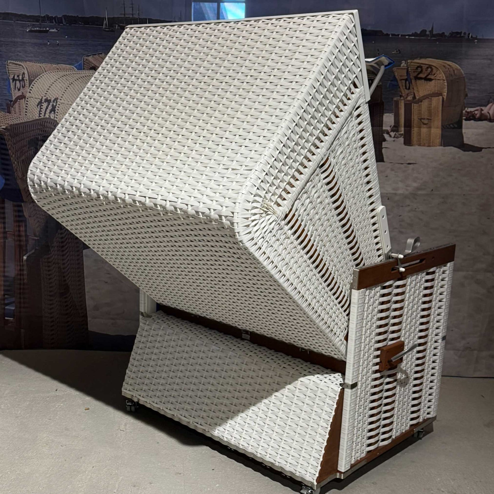 Strandkorb devries Profi Nordsee Sylt PVC white Des. 991, weisser Vermieter-Strandkorb Nordseeform 2-Sitzer geschlossen