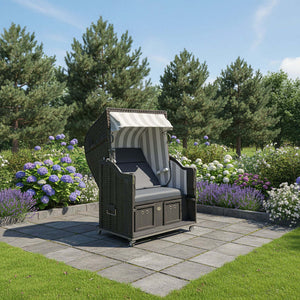 Strandkorb Sonnenpartner Modell Classic PVC anthrazit im Garten mit blühenden Pflanzen, Holz dunkelgrau, Dessin grau weiss anthrazit.