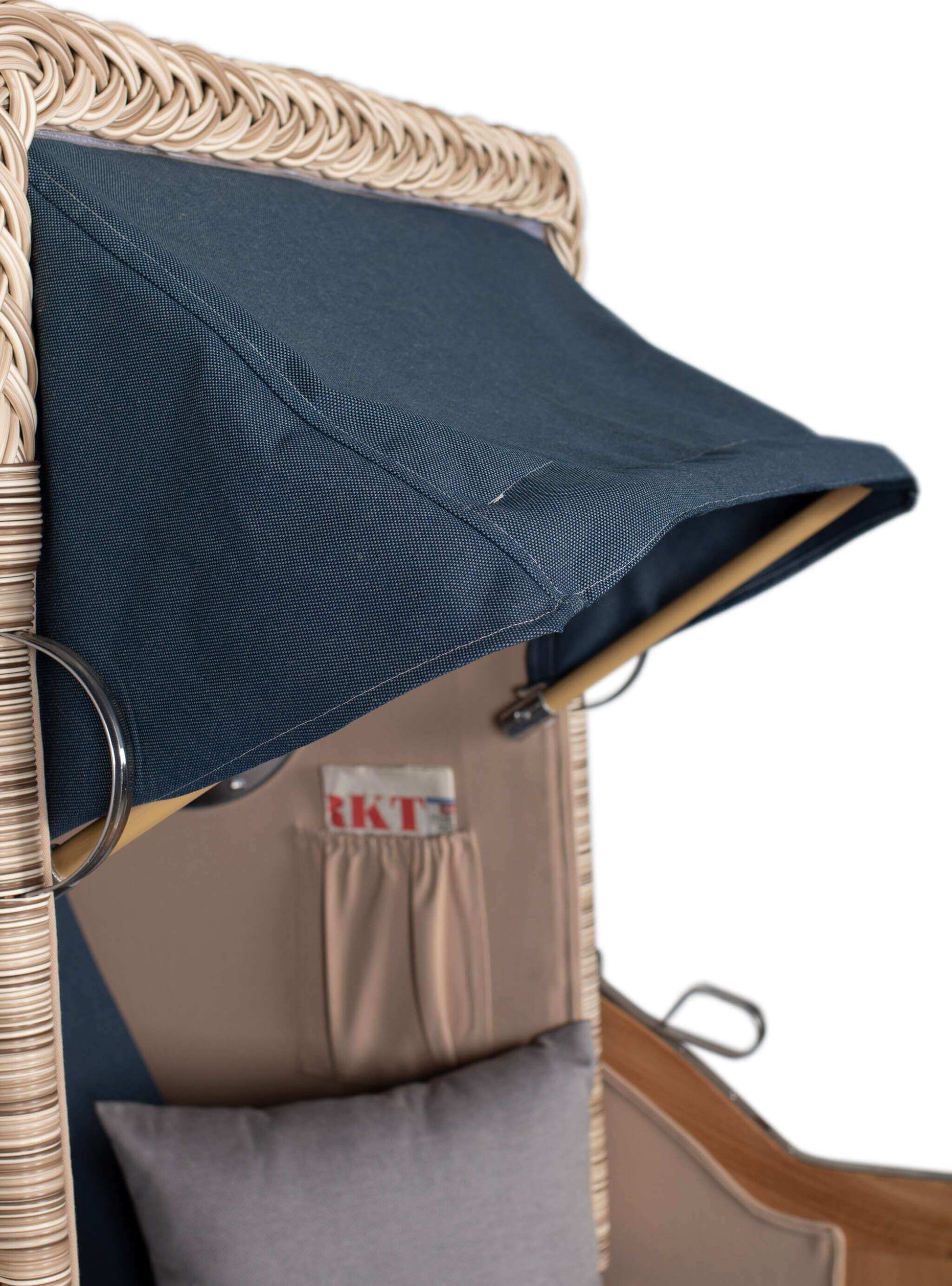 Strandkorb Mr. Deko Düne Bullaugen Teak PE-shell 1-Sitzer mit blauem Sonnendach und Innenausstattung Detailansicht