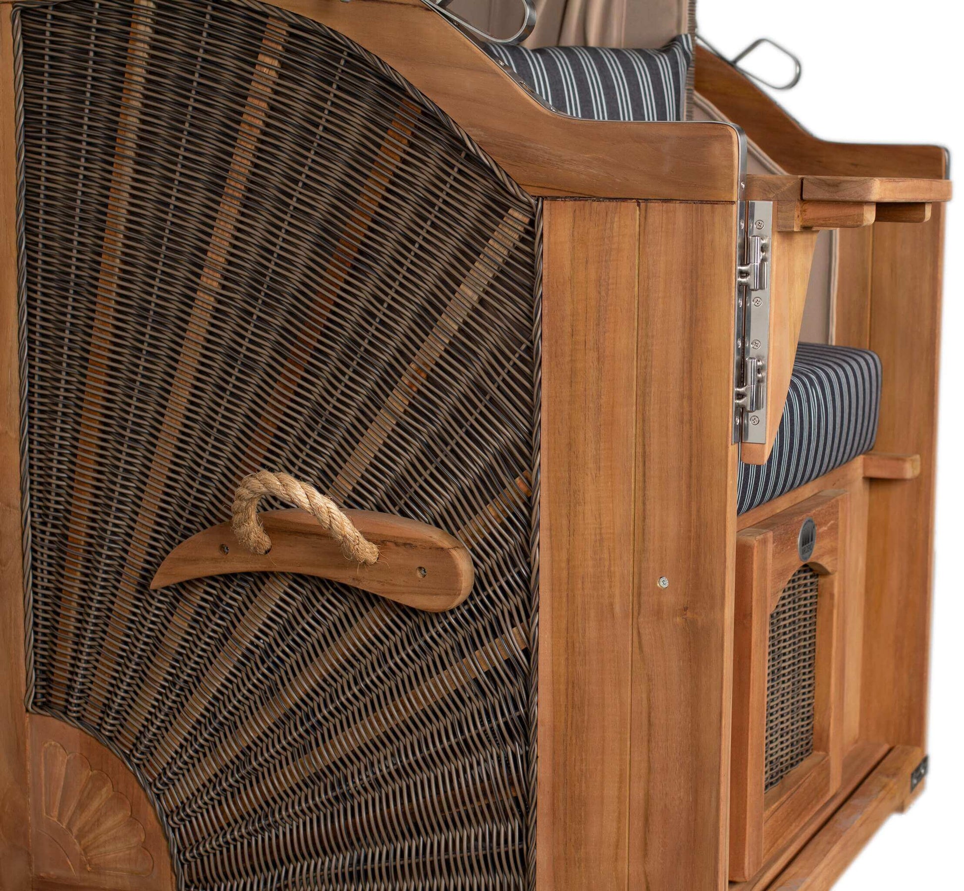 Seitendetail Strandkorb Mr. Deko Düne Bullaugen Teak PE-grey 1-Sitzer mit Geflecht und Seilgriff