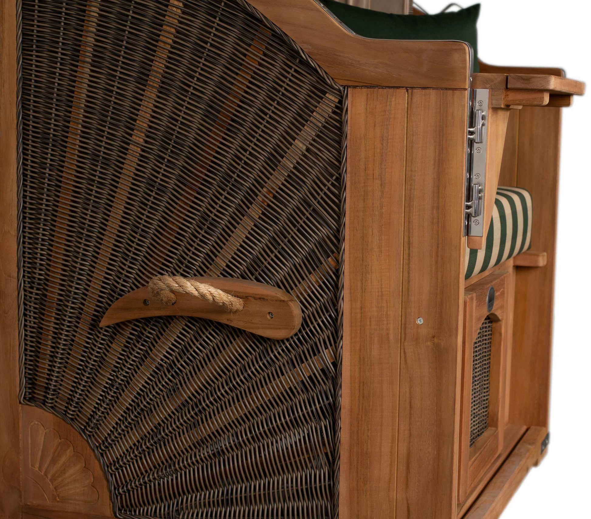 Strandkorb Mr. Deko Düne Bullaugen 1-Sitzer aus Teak mit PE-grey Geflecht und grün-beige kariertem Polster seitliche Ansicht