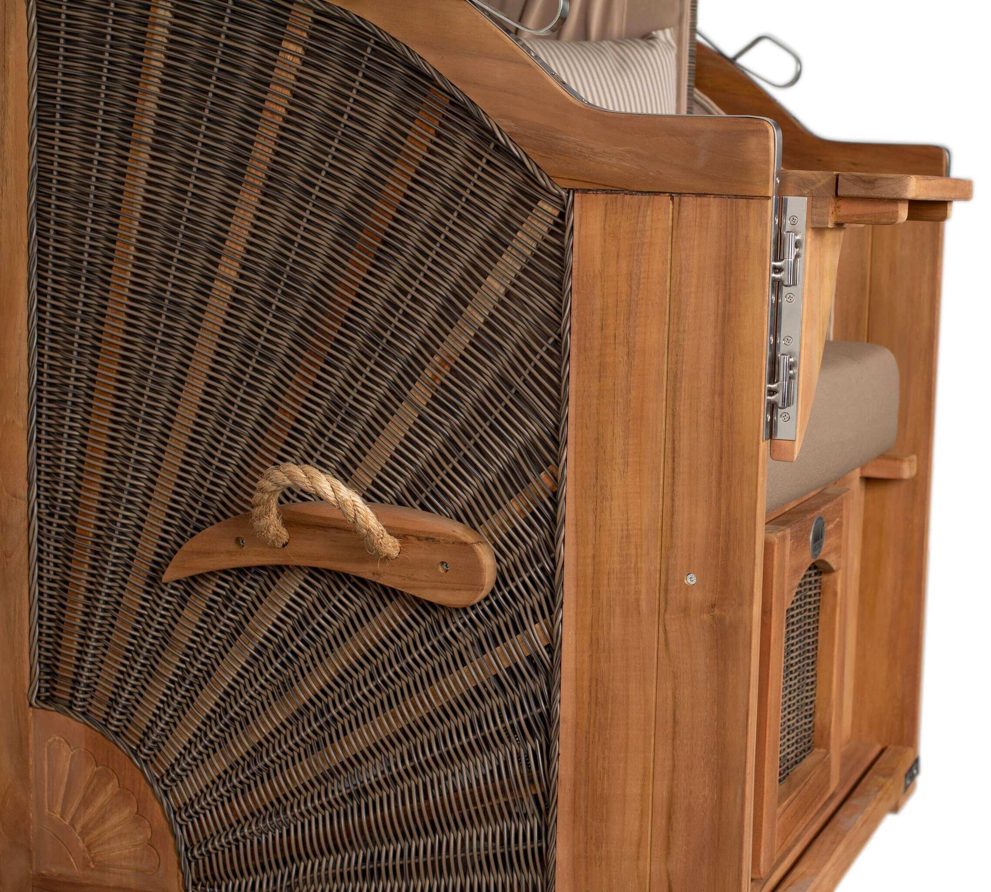 Strandkorb Mr. Deko Düne Bullaugen Teak PE-grey 1-Sitzer Seitenansicht aus Teakholz mit geflochtenem PE-Geflecht