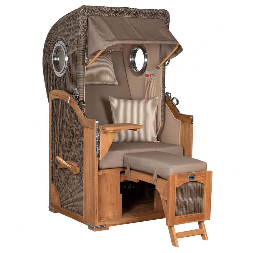 Strandkorb Mr. Deko Düne 1-Sitzer aus Teakholz mit PE-grey Geflecht und creme-braunen Polstern, Modell mit Bullaugen