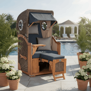 Strandkorb Mr. Deko Düne Bullaugen Teak PE-grey 1-Sitzer Dessin 593 am Pool auf Terrasse mit Pflanzen