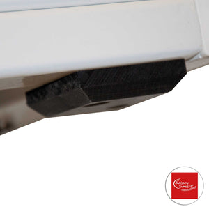 4 PE-Gleiter zur Selbstmontage mit Festigungsschrauben von SunnySmart, Detailansicht unter Gartenmöbel