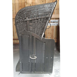 Universal Schutzhülle hellgrau für Strandkorb-Profil Nr. 16, seitliche Ansicht eines geschlossenen Strandkorbs im Holzschuppen