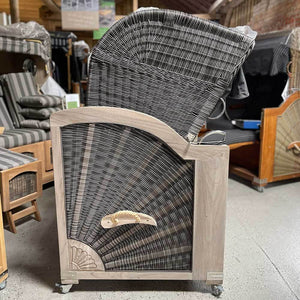 Schutzhülle für Strandkorb Profil Nr. 24, hellgrau, ganzjähriger Wetterschutz im Indoor-Ausstellungsraum