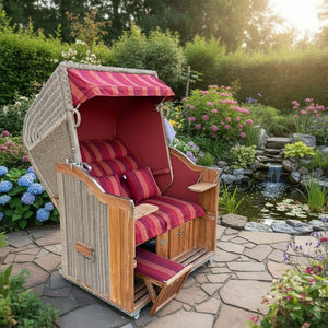 Strandkorb Sonnenpartner Modell Teak PE-Geflecht in Hyazinthoptik mit terracotta Innenbezug im Garten.