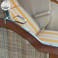 Detailansicht vom Strandkorb Sonnenpartner Modell Classic mit Holz lasiert und gelb gestreiften Kissen.
