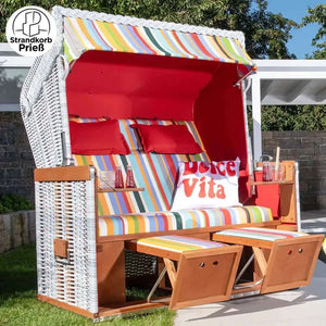 Strandkorb Sonnenpartner Konsul PE Geflecht weiß mit rot gestreiftem Dach und zwei Klapptischen