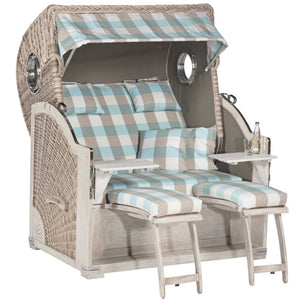 Strandkorb SunnySmart Rustikal 500 Plus Comfort mit Bullaugen, Mahagoni-Holz smoke-white und antik-weißem PE-Geflecht.