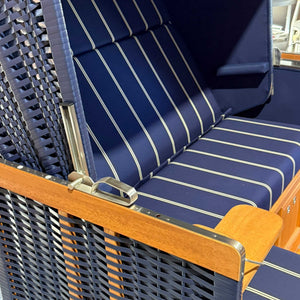 Strandkorb Sonnenpartner Konsul XL blau weiss, Detailansicht Polster und Holzrahmen, hochwertiger Nordsee Strandkorb aus Deutschland