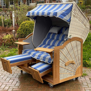 Strandkorb Prieß, Modell Meister, Iroko Holz, taupe PE-Geflecht, wählbare Größe, gestreifter Stoff-Dessin