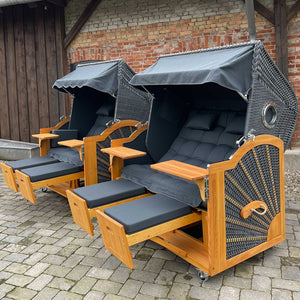 Strandkorb Prieß Modell Meister, Lärche Holz, anthrazit PE Geflecht, zwei Strandkörbe mit Fußlehnen und Sonnendächern