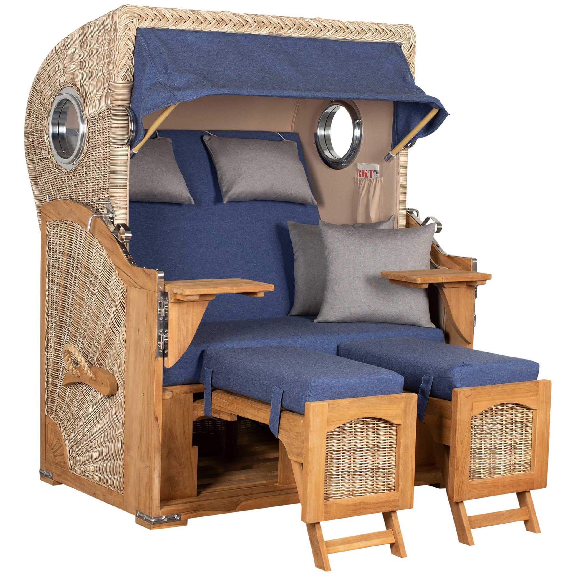 Strandkorb Düne Grande 2,5-Sitzer mit Bullaugen, elegantes Teakholz-Design und komfortable Sitzpolster, ideal für zwei.