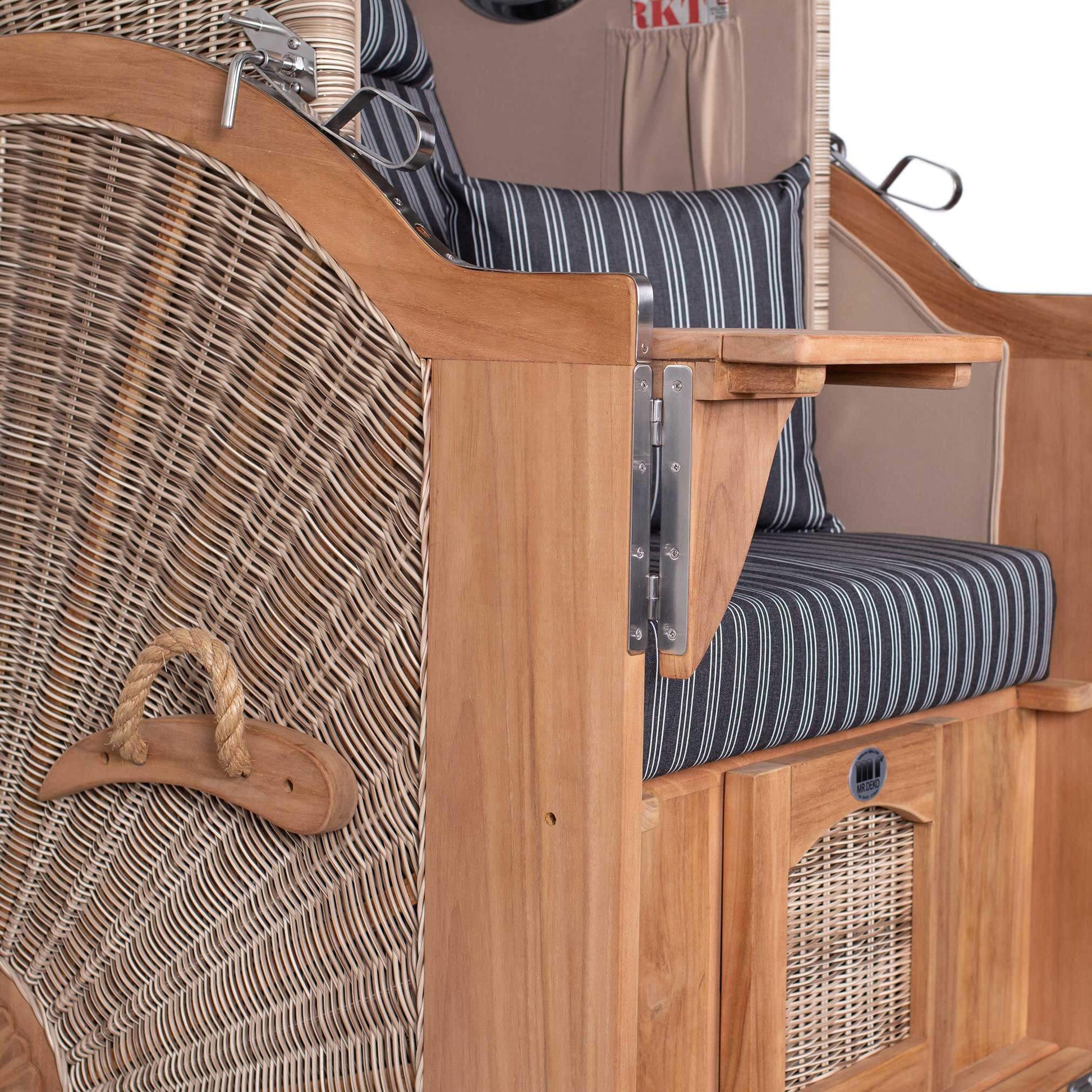 Strandkorb Mr. Deko Düne Bullaugen Teak PE-shell 1-Sitzer mit bequemer Sitzfläche und Armlehnen.