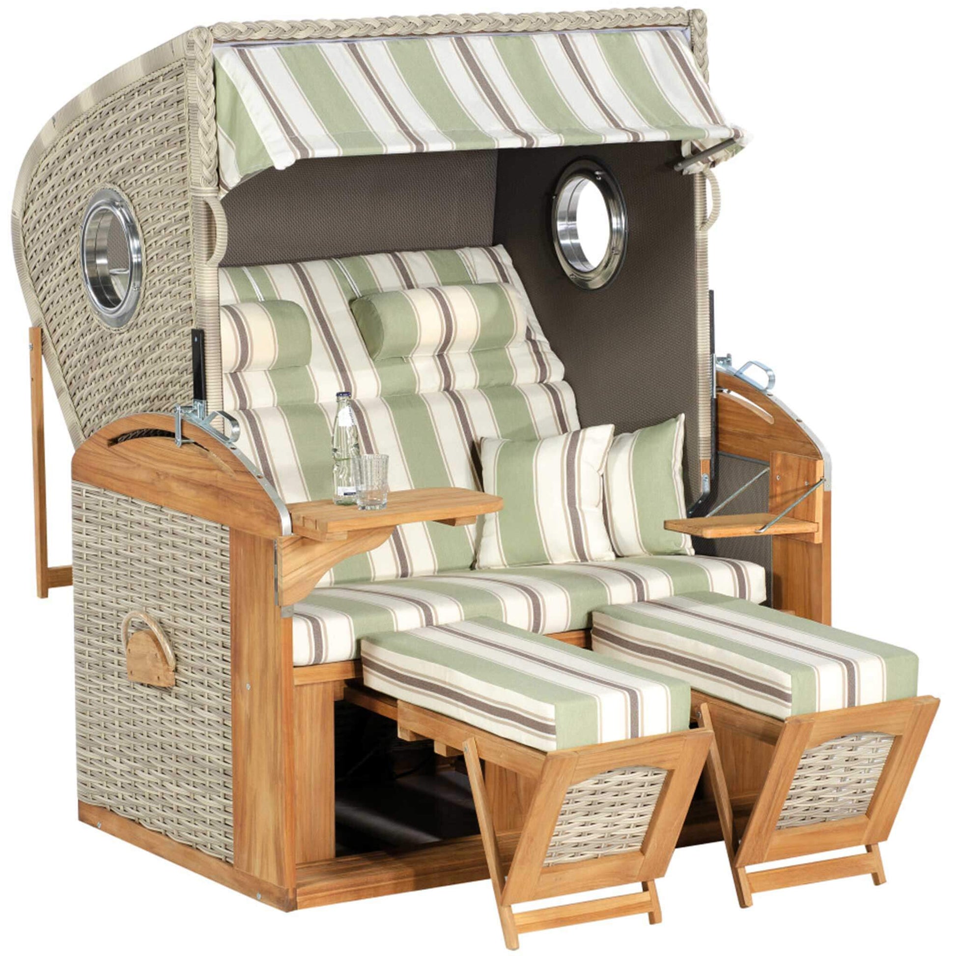 Strandkorb grün mit Teakholz freigestellt