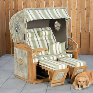 Strandkorb Teak mit Hund vor dem Korb