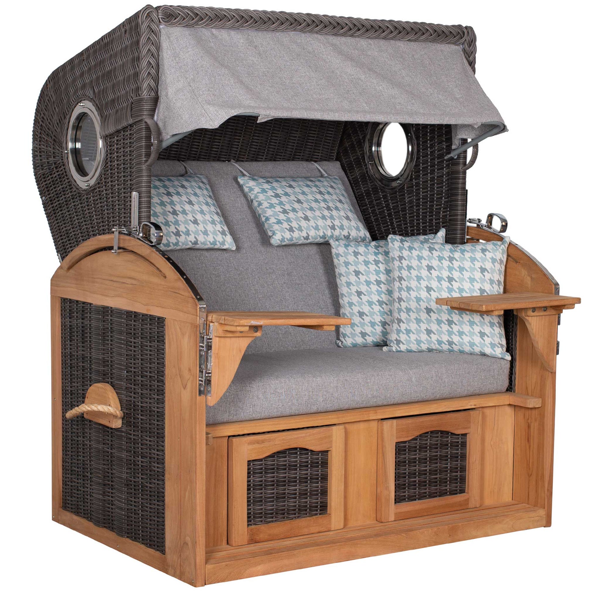 Strandkorb Trendy PURE Talland Teak mit Bullaugen in stone grey, Volllieger mit hellgrau-blau gemusterten Kissen, Modell aufgebaut