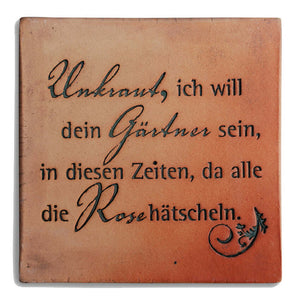 Fliese mit Spruch „Unkraut, ich will dein Gärtner sein…“ aus Ton, quadratisch 19x19 cm, frostsichere Garten Fliese Deko 2025