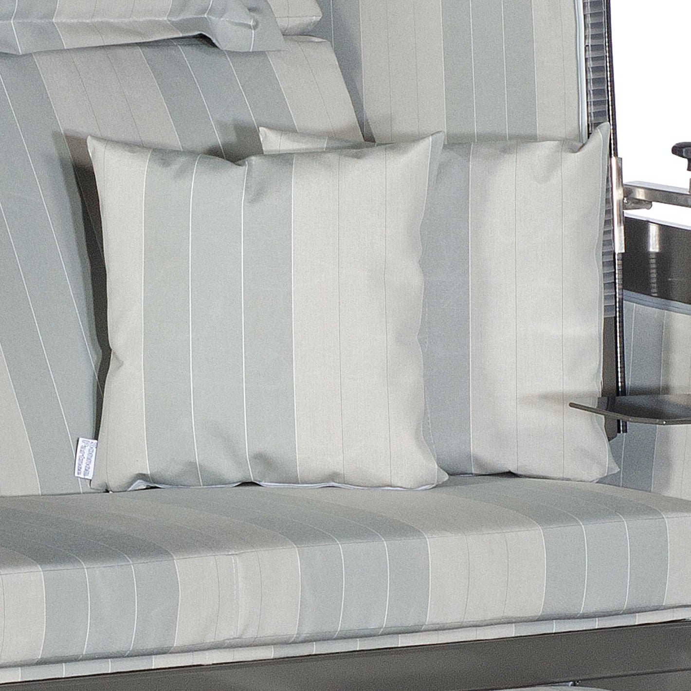 Strandkorb Kissen mit Füllung in hellem Grau, ca. 40 x 40 cm, ideal für Entspannung im Garten.