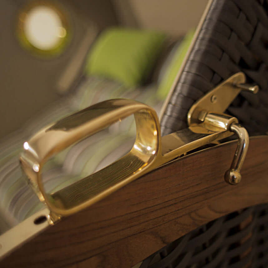 Prieß - Verstellgriff Handschmeichler Strandkorb aus Messing an einem Strandkorb montiert