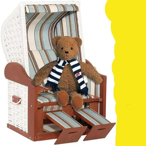 Puppenstrandkorb Sonnenpartner mit braunem Teddybär, weißes Kunststoffgeflecht und gestreiftem Bezug, HBT 60x40x35 cm.
