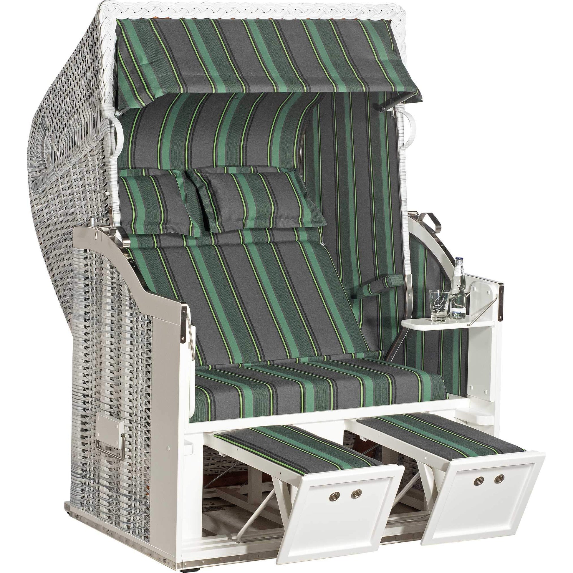 Strandkorb Sonnenpartner Modell Classic 2-Sitzer mit grün gestreiften Kissen und weißen Holzdetails.