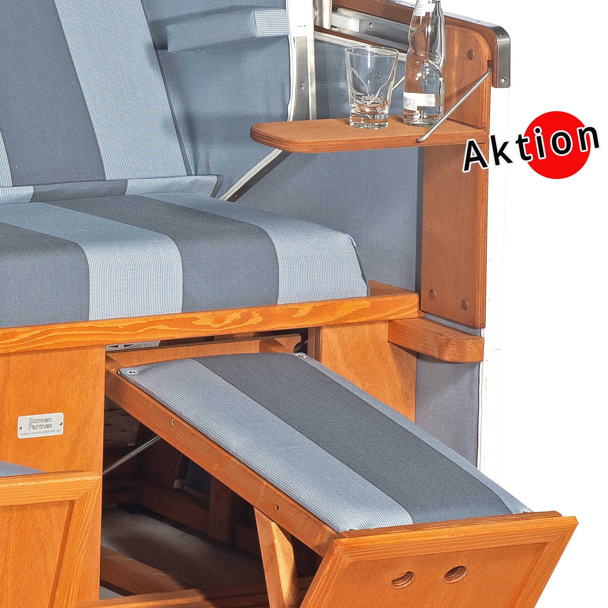 Strandkorb Sonnenpartner Modell Konsul 2-Sitzer mit Komfortsitz und Getränkehalter in blau grau.