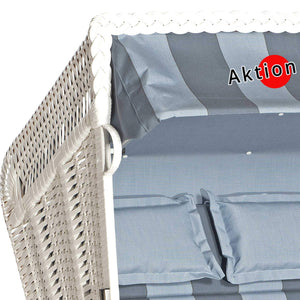Strandkorb Sonnenpartner Modell Konsul 2-Sitzer mit blau-weißem Markisenstoff und weißen Geflecht.