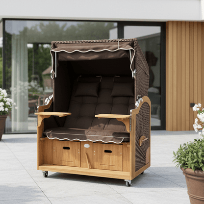 Strandkorb Prieß Modell Meister A121 aus Iroko Holz mit PE Geflecht cappuccino auf Terrasse, zweisitzig, wie abgebildet