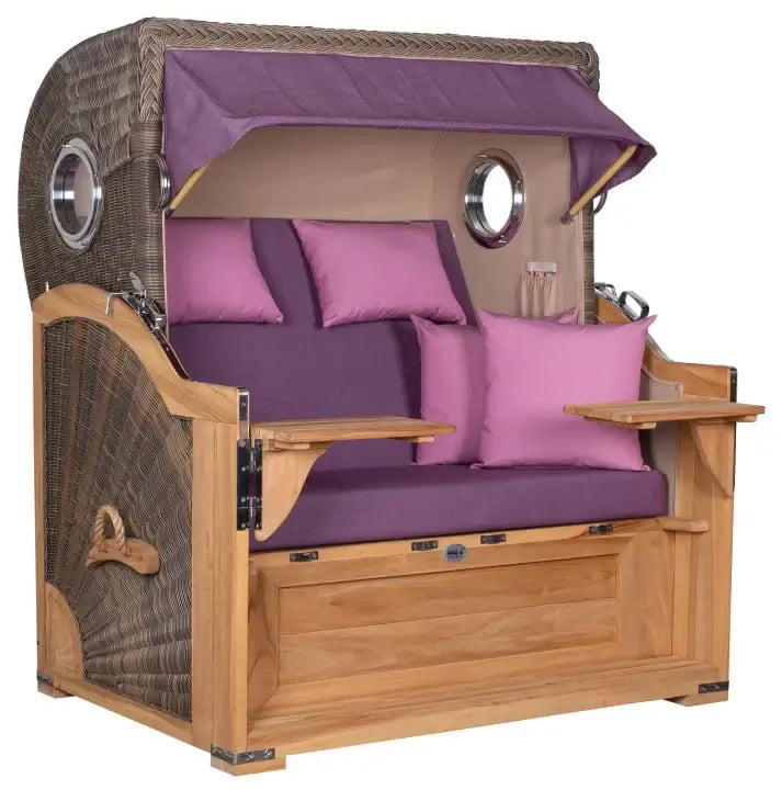Strandkorb Baltikum Bullaugen Teak Geflecht PE grey 2,5-Sitzer XL mit lila Kissen im Garten