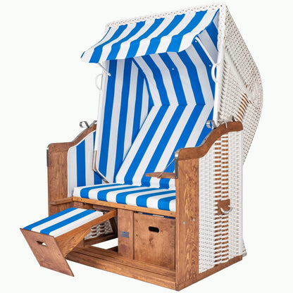 Strandkorb Föhr 2-Sitzer Halblieger, weißes PVC-Geflecht mit blau-weißem Stoff, Holzgestell und Fußstütze für Strand und Terrasse