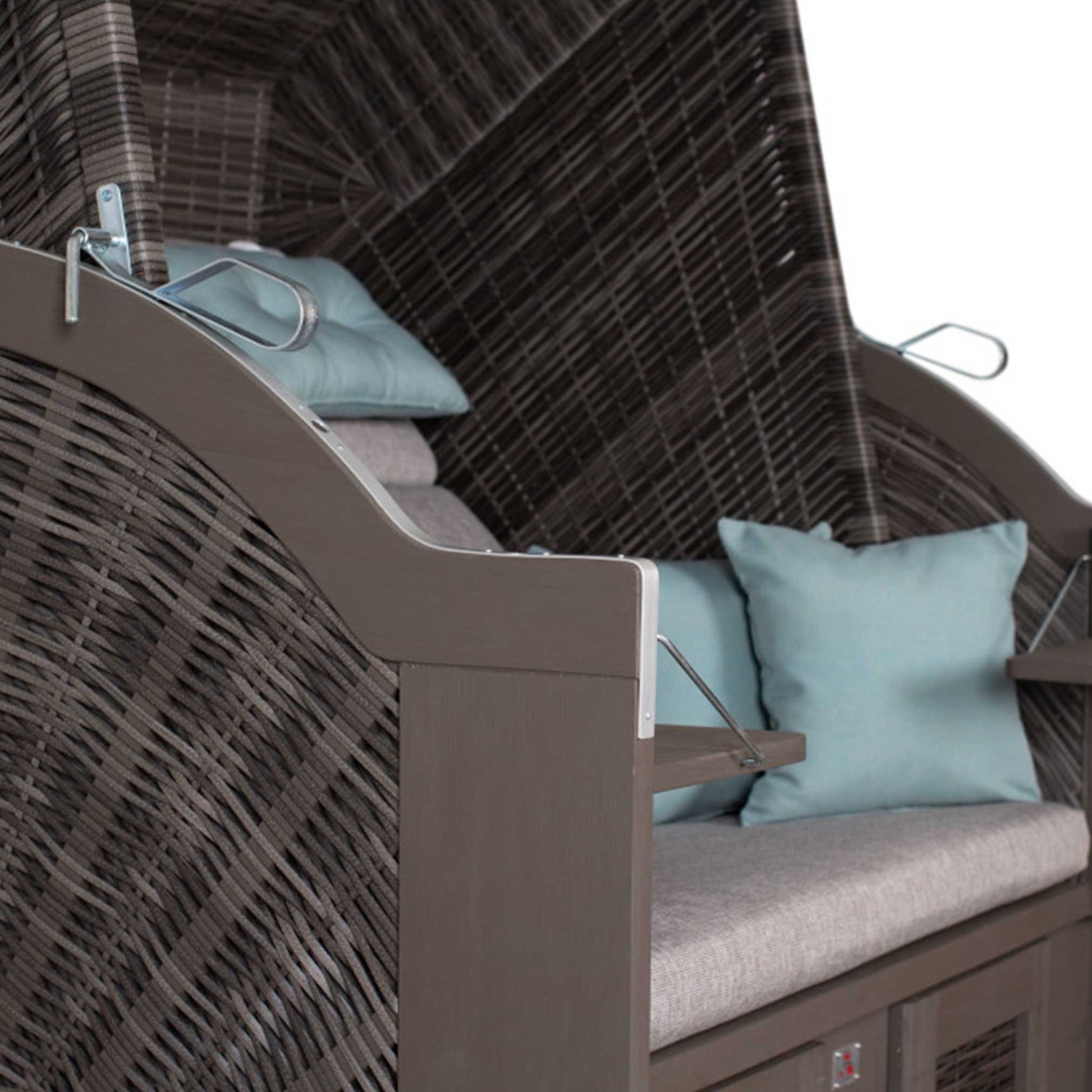Strandkorb Trendy PURE Classic XL SUN PE stone grey Dessin 488 mit grauem Geflecht, Polster und hellblauen Kissen in Detailansicht