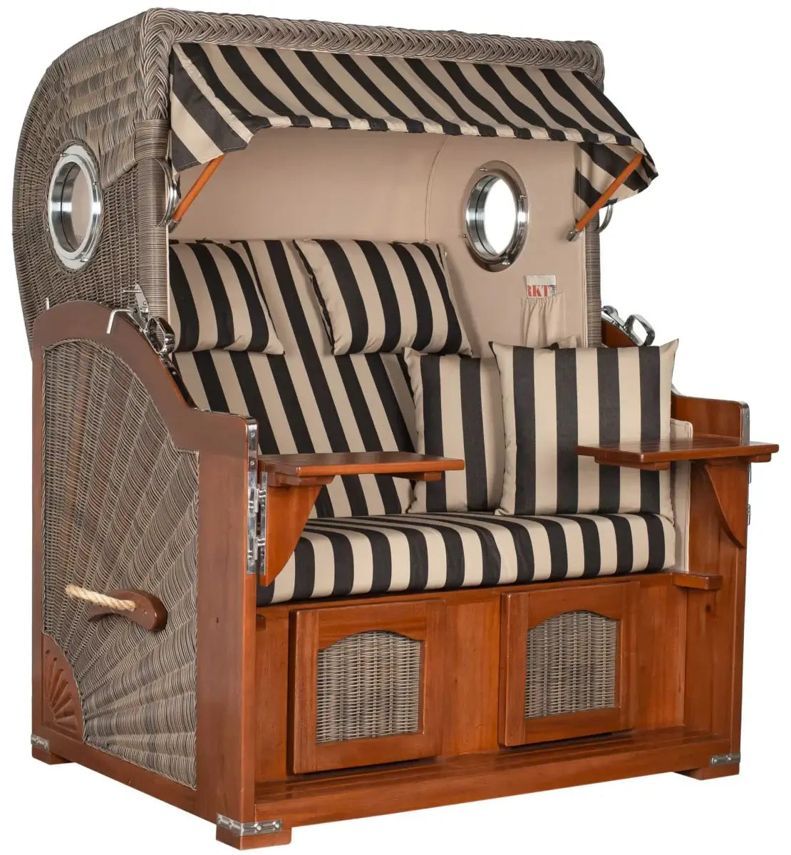 Strandkorb Mr. Deko Düne Bullaugen Mahagoni PE grey 2-Sitzer mit gestreiften Kissen und luxuriösem Design.
