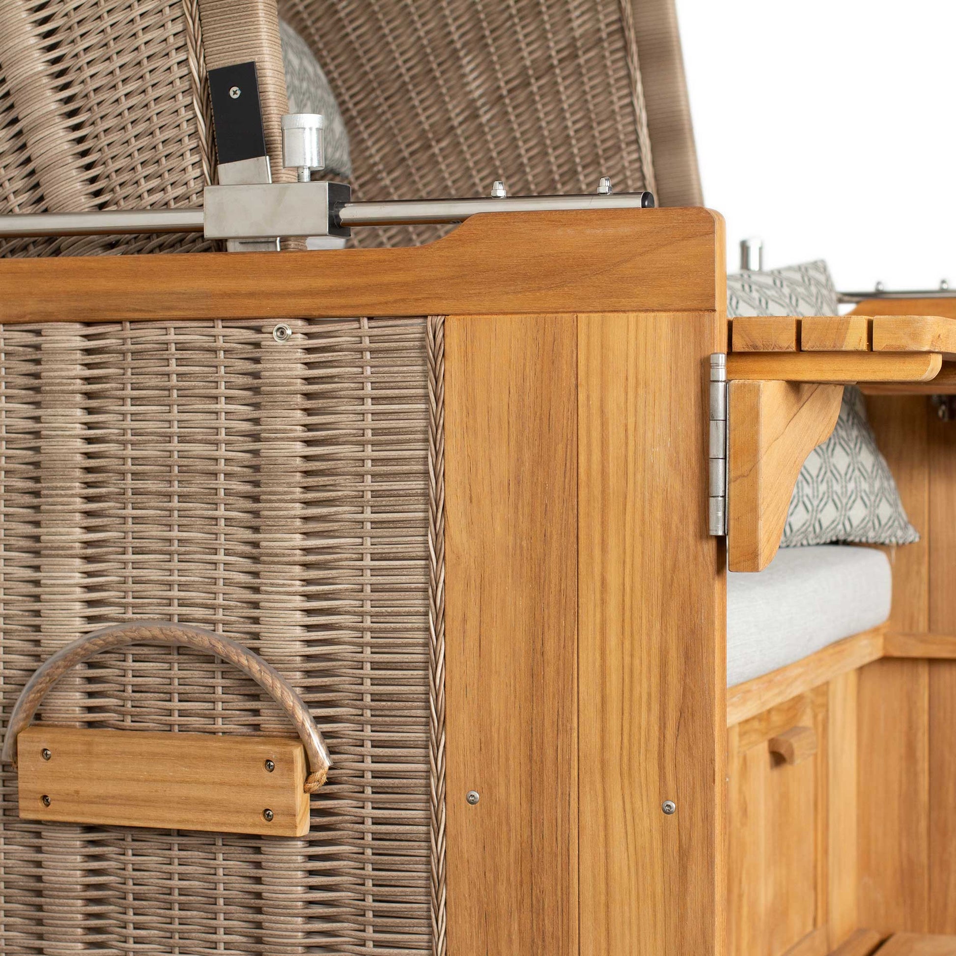 Strandkorb deVries PURE Friesland Sylt Teak PE white kubu Dessin 507 Seitenansicht aus Teakholz mit PE-Geflecht Detailaufnahme