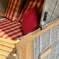 Strandkorb deVries PURE Friesland Sylt Teak PE white kubu mit rot kariertem Polster und Kissen, Detailansicht Seitenwand