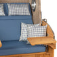 Strandkorb deVries Sailor PURE Teak XL mit blauen Polstern und karierten Kissen im Dessin 509, Detailansicht Armlehne