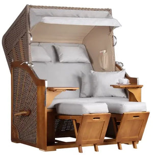 Strandkorb Schleswig aus Pinienholz in PE mokka mit komfortablen Sitzkissen und Holzarmlehnen