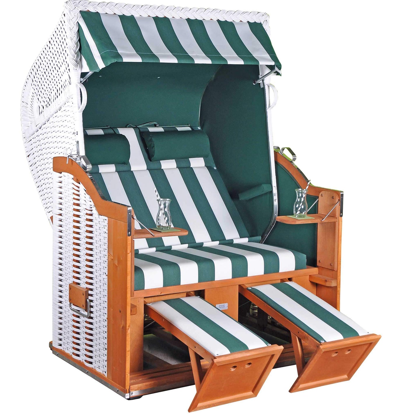 Strandkorb Sonnenpartner Modell Classic in weiss mit grün-weissem Streifenmuster, ideal für entspannte Stunden am Strand.