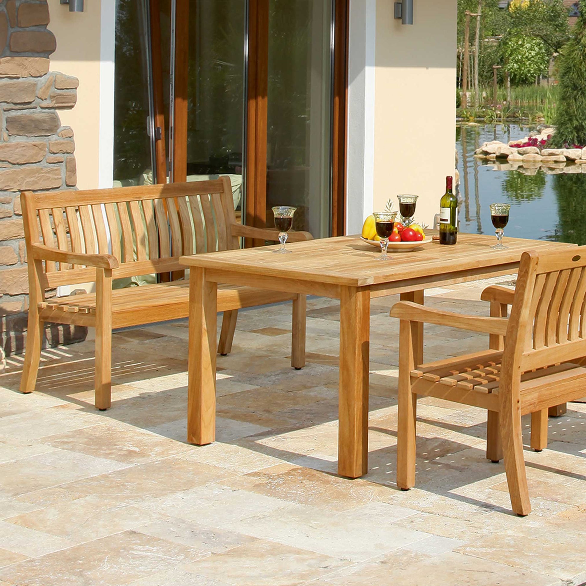 Wales Sitzbank Teak 2-Sitzer 130 cm von Sonnenpartner auf Terrasse mit Gartentisch und Stuhl aus Teakholz